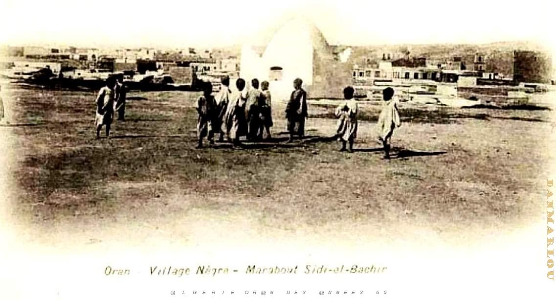 CA a- 064- Village negre.jpg